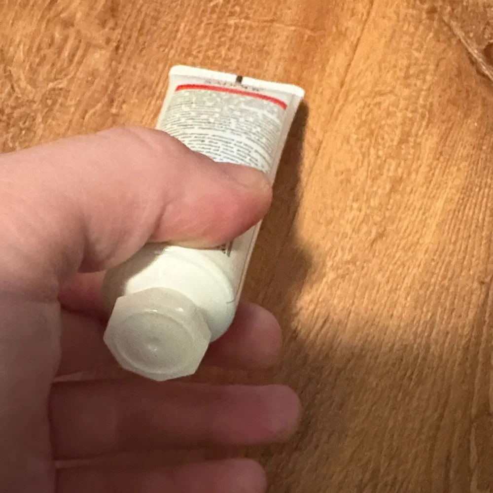 NWT Sadoer Pomegranate Hand Cream 1.05 OZ - Picture 3 of 3